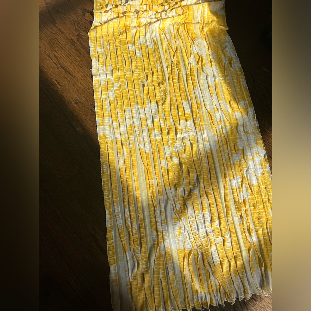 Yellow, long, drape🌼